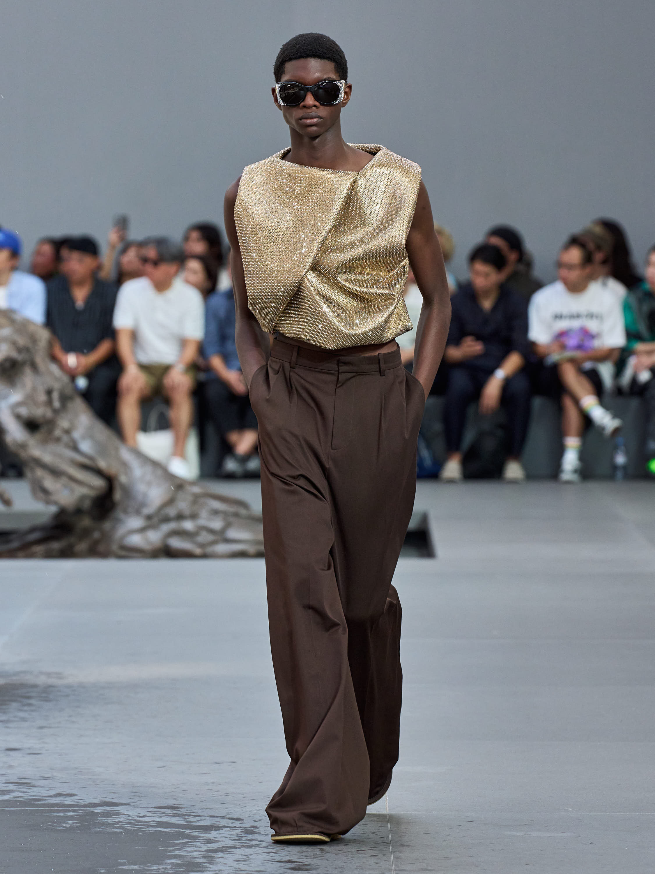 LOEWE 24ss カーキ スラックス プレーンフロント LOEWE 24ss カーキ スラックス プレーンフロント - メルカリ